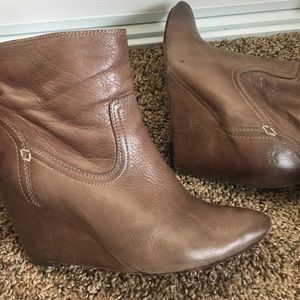 Frye Emma Wedge short bootie size 9M